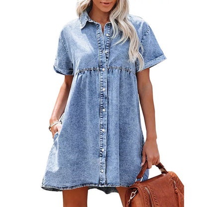 Lockeres, süßes, kurzes Kleid aus gewaschenem Denim mit Kragen und Lotusblatt-Muster