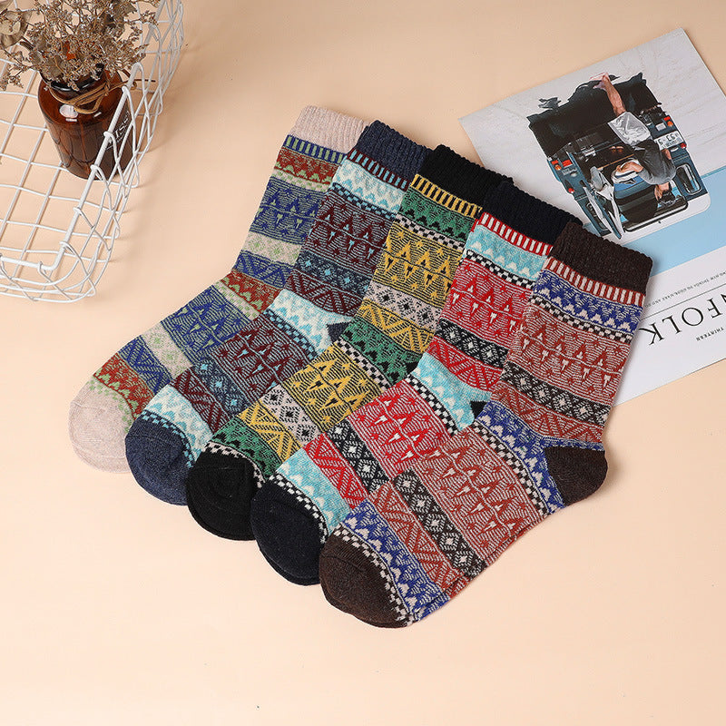 Mittellange Herrensocken im Retro-Ethno-Stil