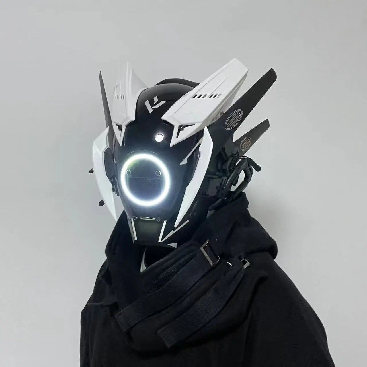 Máscara ligera Shinobi Samurai casco Cyberpunk Cosplay rastas máscara genial con trenzas Led regalo de Navidad y Halloween alas de rastas