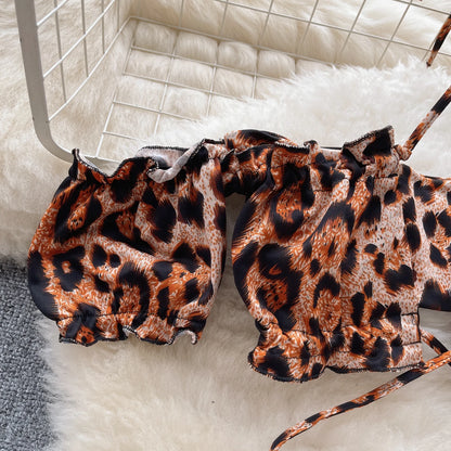 Conjuntos de tres piezas con estampado de leopardo para mujer, minitop con hombros descubiertos, faldas cortas con cordón y tangas, trajes de noche sexys Wanita