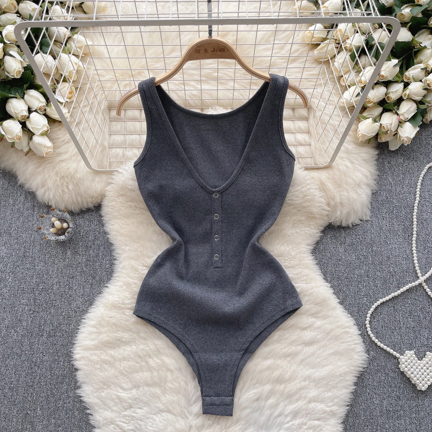 Solid Button Slim Bodysuits 2023 V Neck Sleeveless Open Crotch Sensual Top Ladies Fashion Bodycon Sexy Bodysuits Wanita