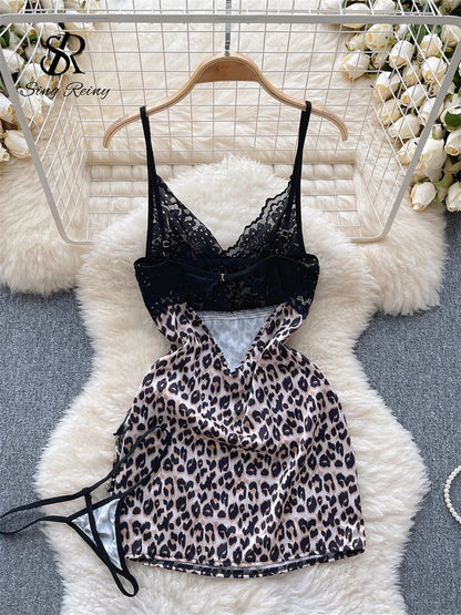 Vestido corto Sexy con estampado de leopardo para mujer, ropa de dormir ajustada sin mangas con tirantes y tangas, camisón de encaje con cadena Wanita