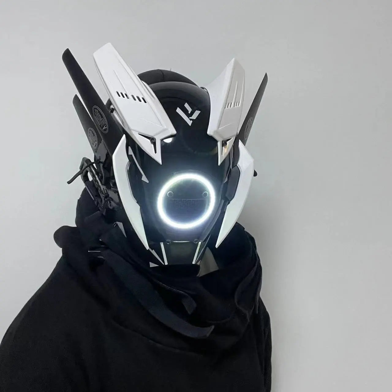 Leichte Shinobi Samurai Maske Cyberpunk Helm Cosplay Dreadlocks Coole Maske mit Led Zöpfen Weihnachten Halloween Geschenk Dreads Flügel