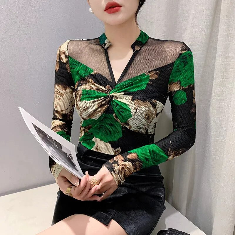 New 2023 Autumn European Clothes Mesh T-Shirt Fashion Sexy Sheer V-Neck Red Rose Print Women Top Long Sleeve Pleated Casual Tees