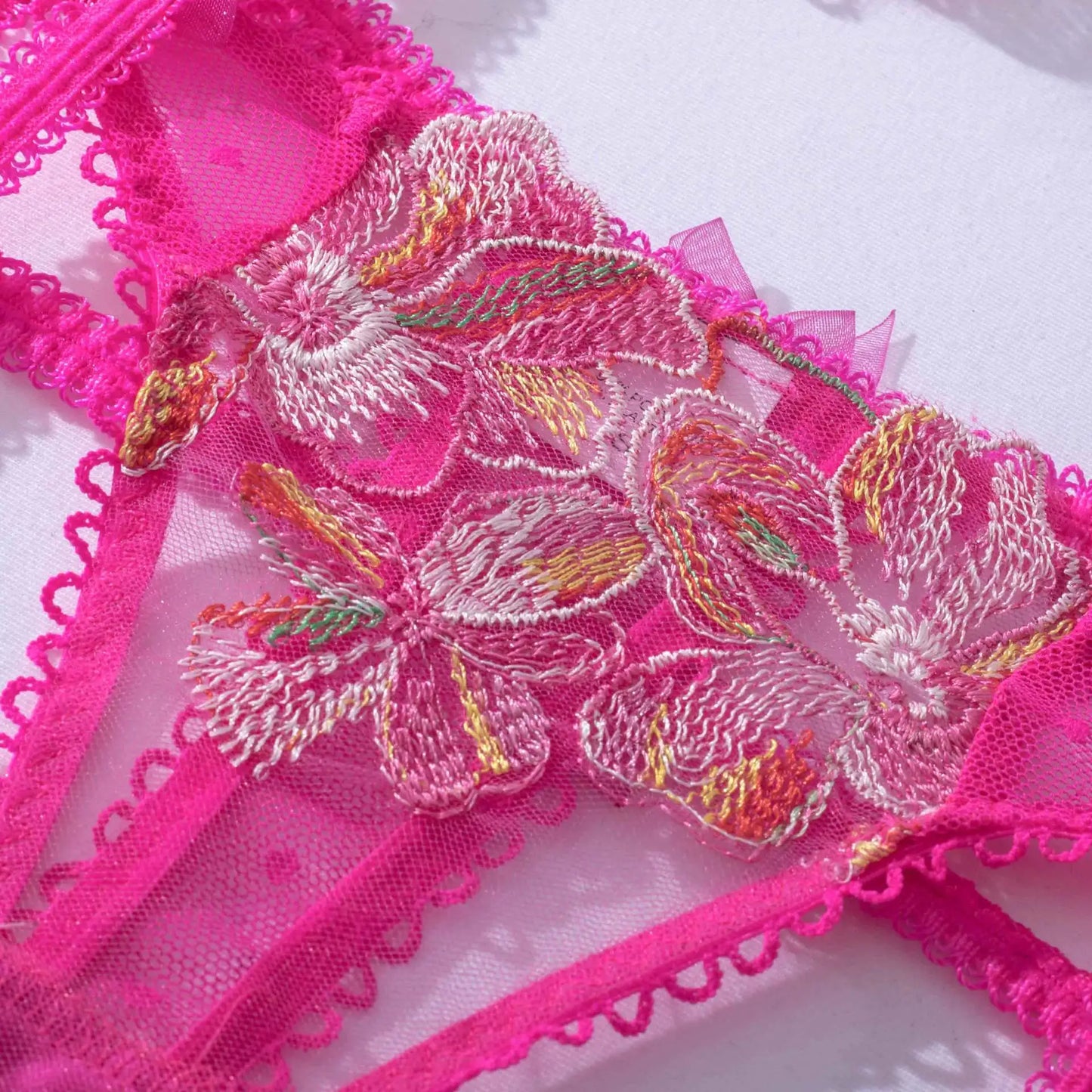 Ausgefallene rosa Dessous mit Blumenstickerei, sexy Tangas, Strumpfhalter-BH-Anzug, 3-teilig, zarte Luxus-Spitze, schöne Unterwäsche