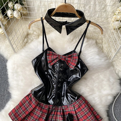 Träger PU-Leder Sexy Kleid Adrette Schnürung Rückenfrei Sinnliches Nachtkleid Kariertes Cosplay Minikleid Wanita