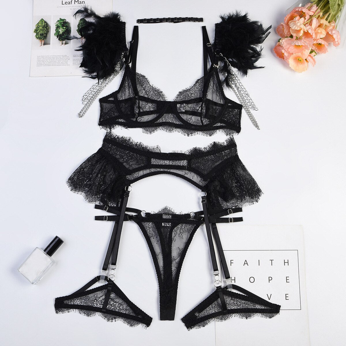 Feather Lingerie Fancy Chic Underwear Bra Wirh Mental Chain Sexy Custome Uncensord Ruffle Garters 4-Piece Lace Intimate