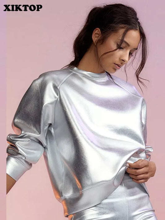 XIKTOP Silber T-Shirt Frauen Herbst 2023 Mode Passende Feste Weibliche Kleidung Grundlegende Rundhals Tops Street Punk