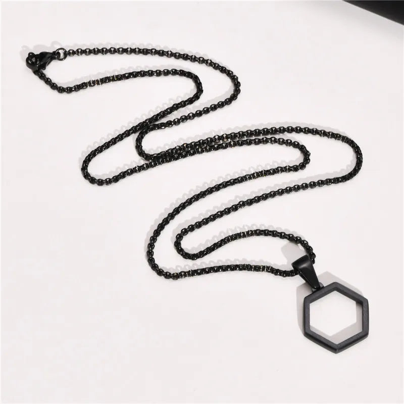 KOTiK Punk Vintage Hohle Sechseck Halsketten für Männer Frauen Schwarz Edelstahl Geometrische Anhänger Kragen Schmuck