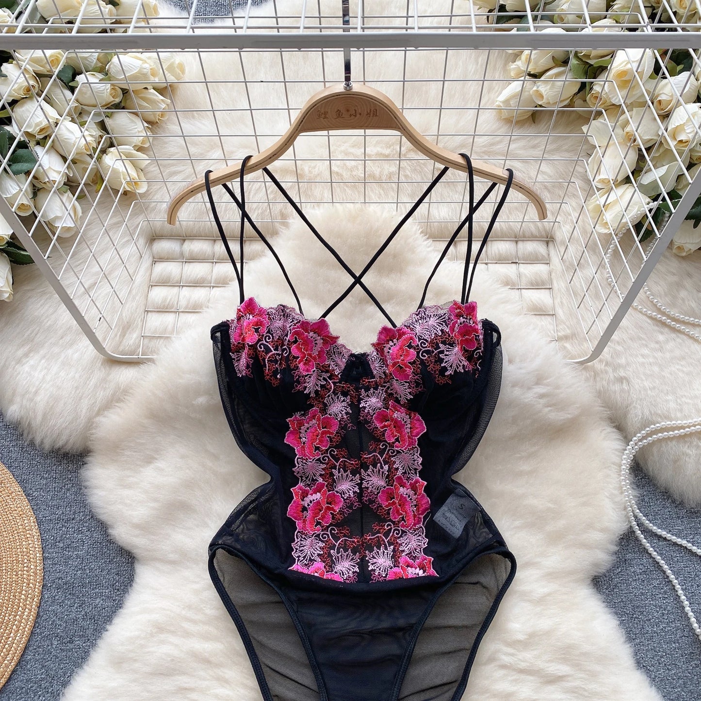 Fashion Mesh Sheer Sensual Bodysuits Slim Sexy Embroidery Spaghetti Strap Rompers Senior Women Floral Lace Playsuits Wanita