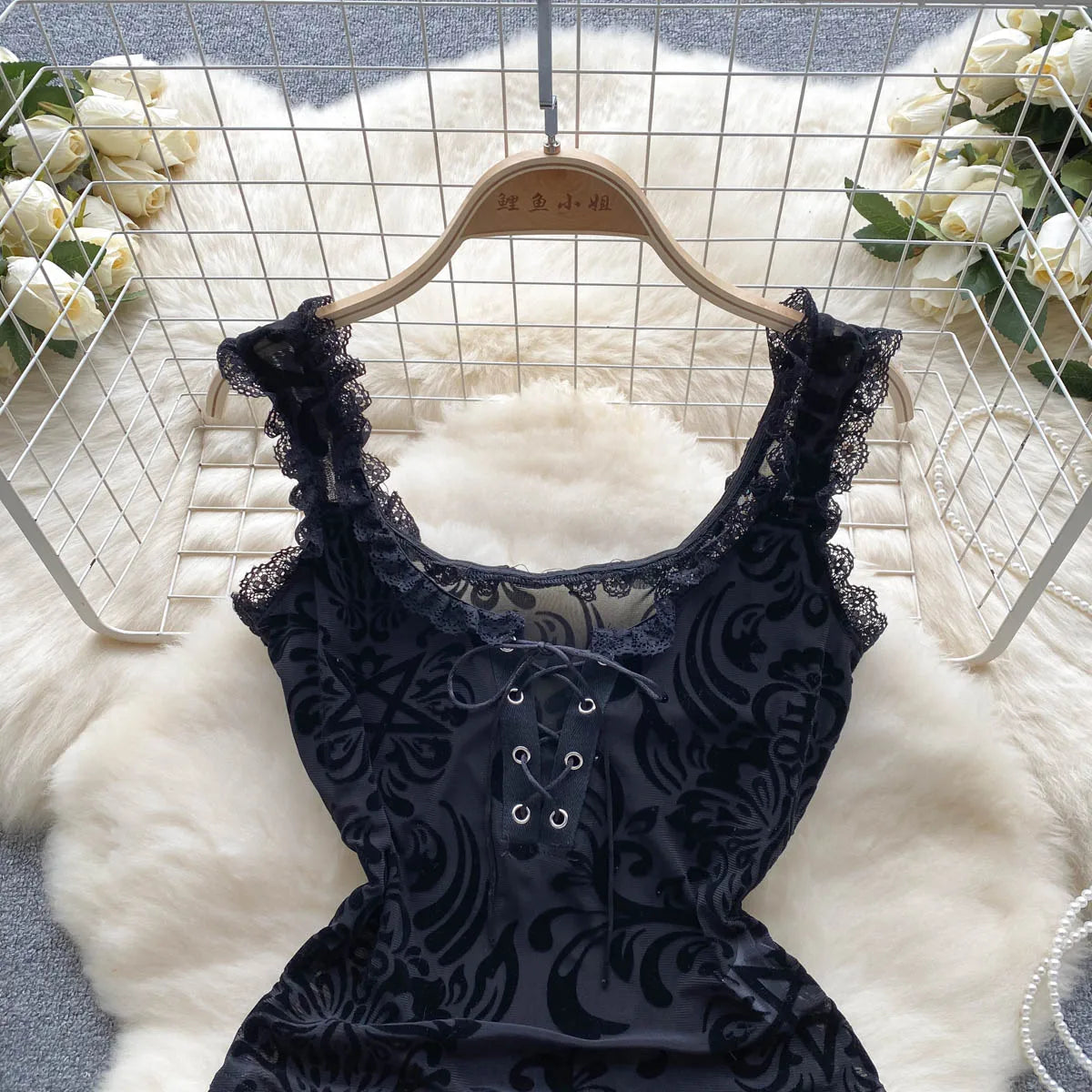 Flocking Floral Sheer Playsuits Sleeveless Ruffles Hotsweet Lace Up Slim Rompers 2023 Open Crotch Mesh Lace Bodysuits Wanita