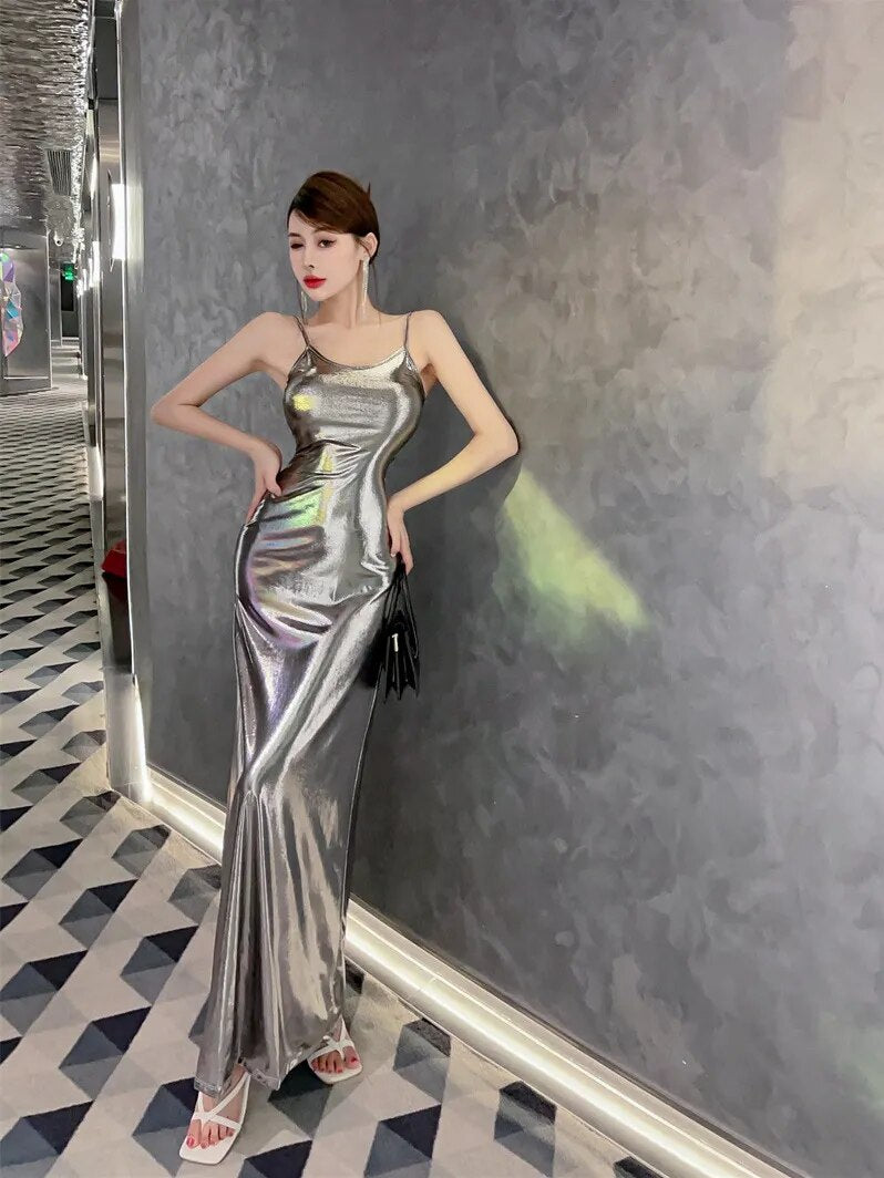 Sexy Stil Licht Luxus Würzige Mädchen Flüssigkeit Helle Weibliche Koreanische Indie Stil Silber Kleid Elegante Party Mode TemperamentBMI6