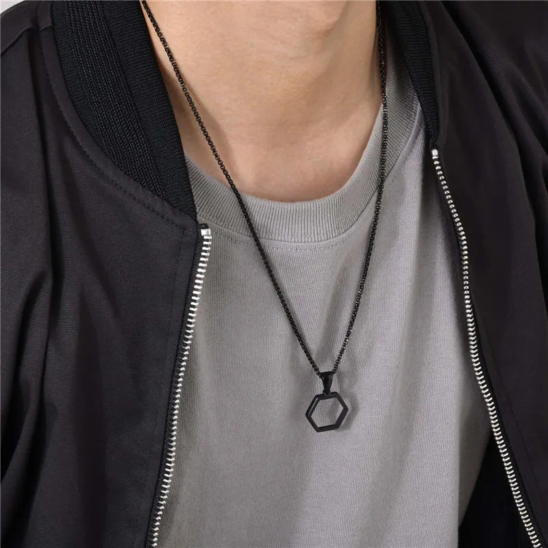 KOTiK Punk Vintage Hohle Sechseck Halsketten für Männer Frauen Schwarz Edelstahl Geometrische Anhänger Kragen Schmuck