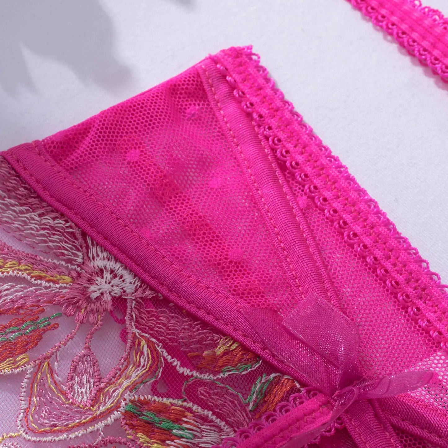 Ausgefallene rosa Dessous mit Blumenstickerei, sexy Tangas, Strumpfhalter-BH-Anzug, 3-teilig, zarte Luxus-Spitze, schöne Unterwäsche