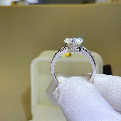 Ring aus 925er-Sterlingsilber mit 3 Karat Moissanit