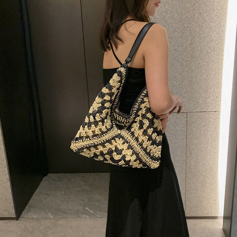 Bolso de hombro de tejido de color de contraste hueco tejido de paja hecho a mano de moda para mujer