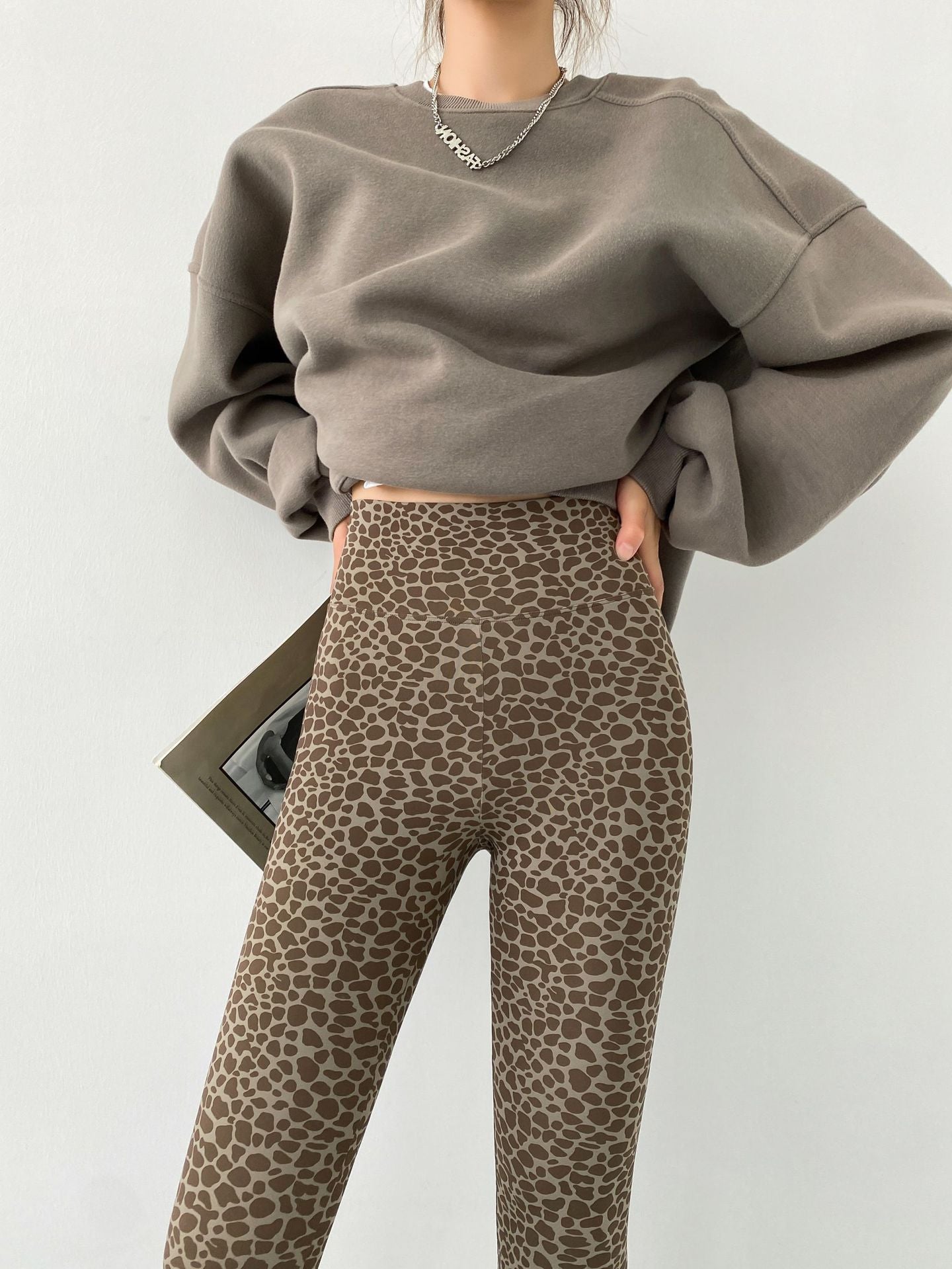 Leggings de ante y felpa con estampado de leopardo de nueve puntos