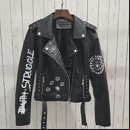 Fitaylor Herbst Winter Frauen Graffiti Print Faux Leder Jacke Dame Moto Bike PU Leder Mantel Lässige Nieten Jacke mit Gürtel