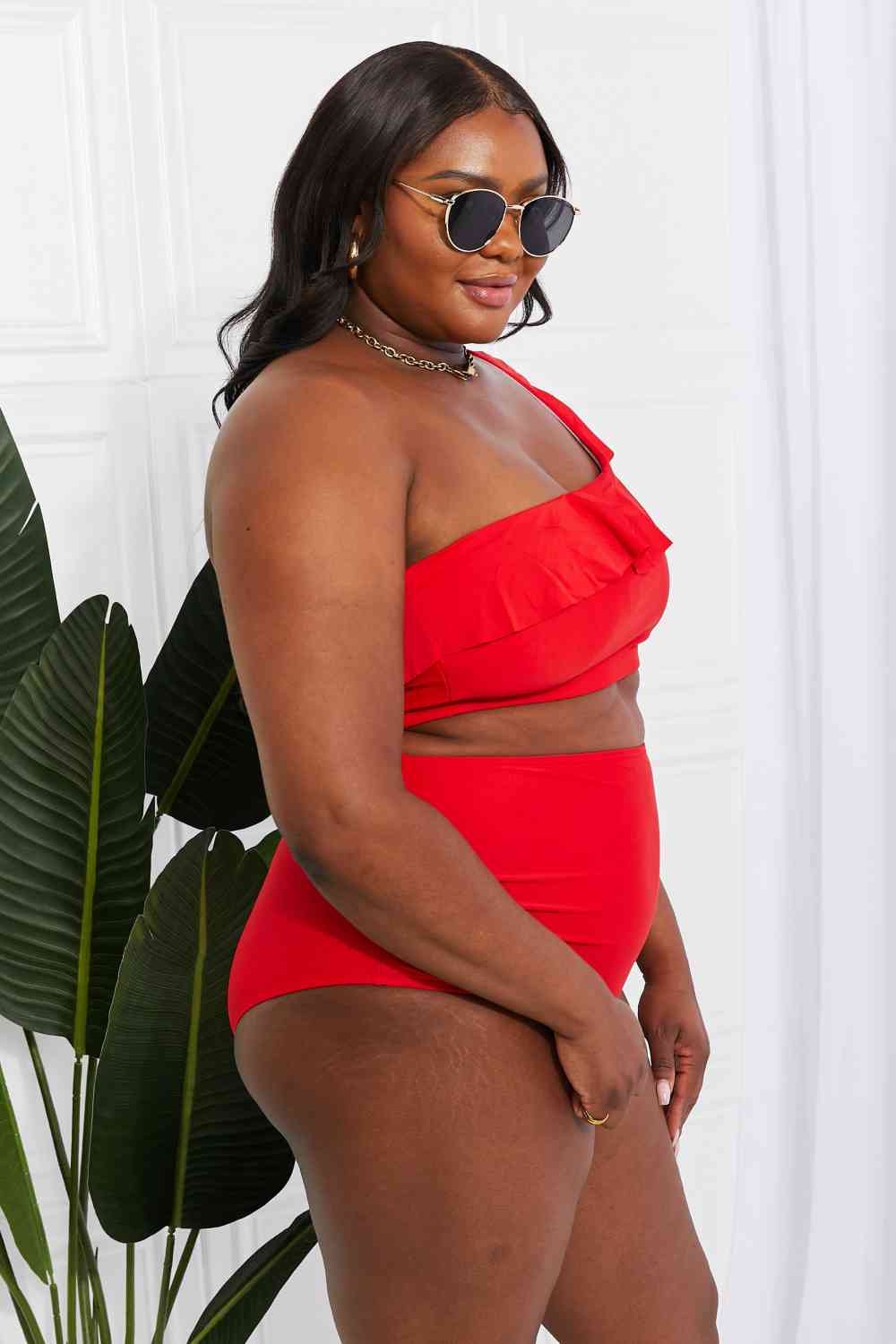 Bikini de un solo hombro con volantes Seaside Romance de Marina West Swim en rojo