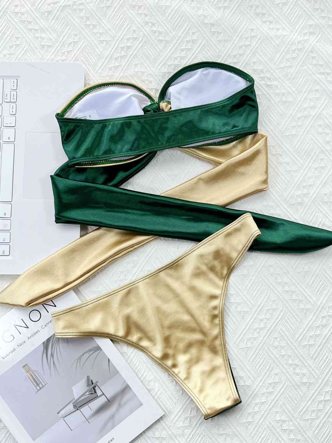 Zweifarbiges Bikini-Set mit Ringdetail zum Binden