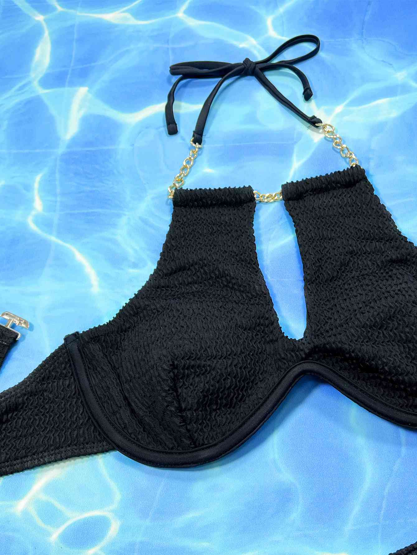 Zweiteiliges Bikini-Set mit Neckholder-Kettendetail