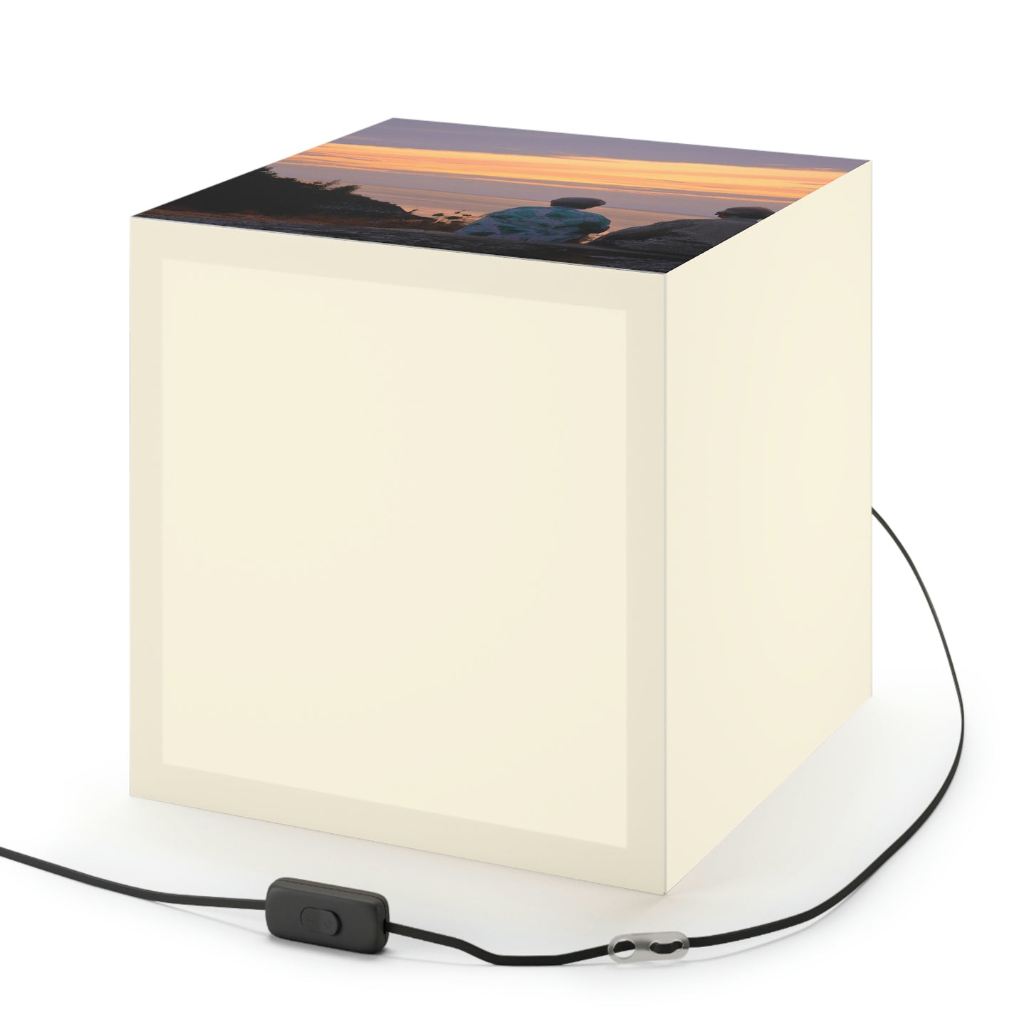 "Embracing the Evening" - The Alien Light Cube Lamp