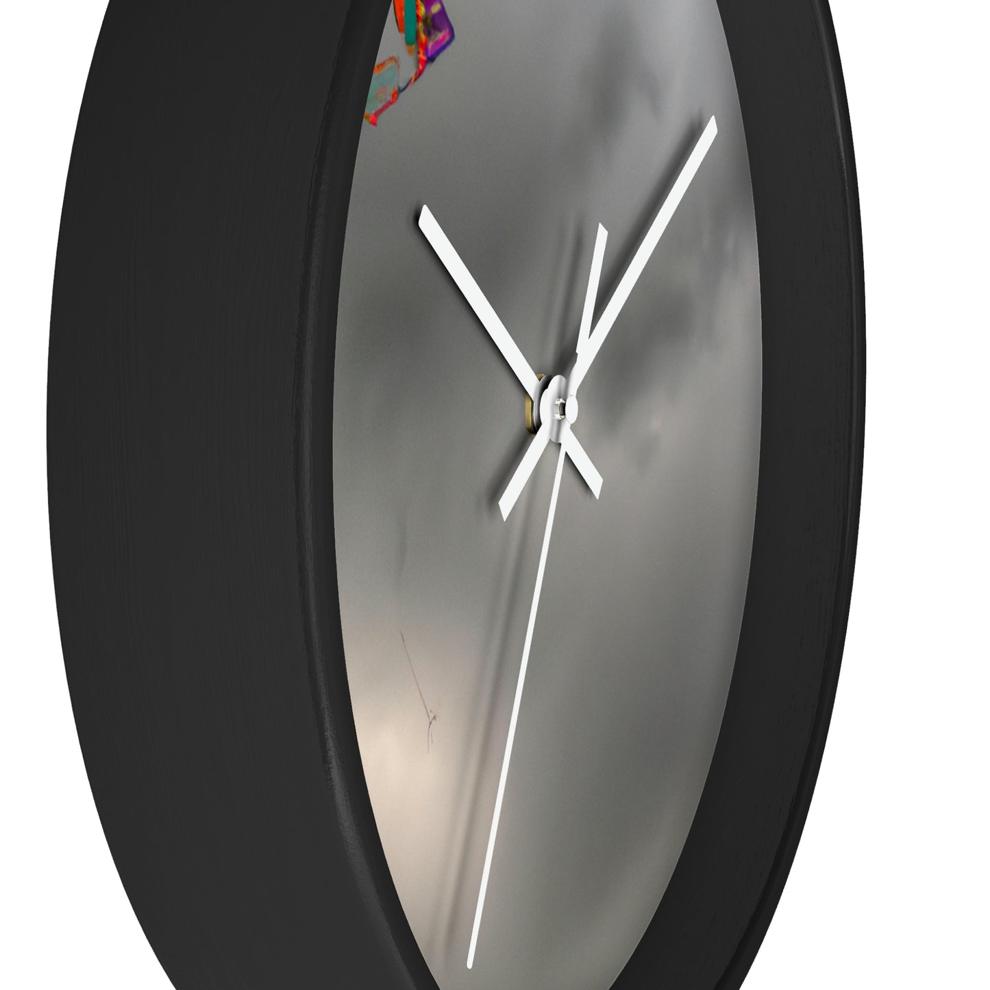 "Daring the Stormy Sky" - Die Alien-Wanduhr