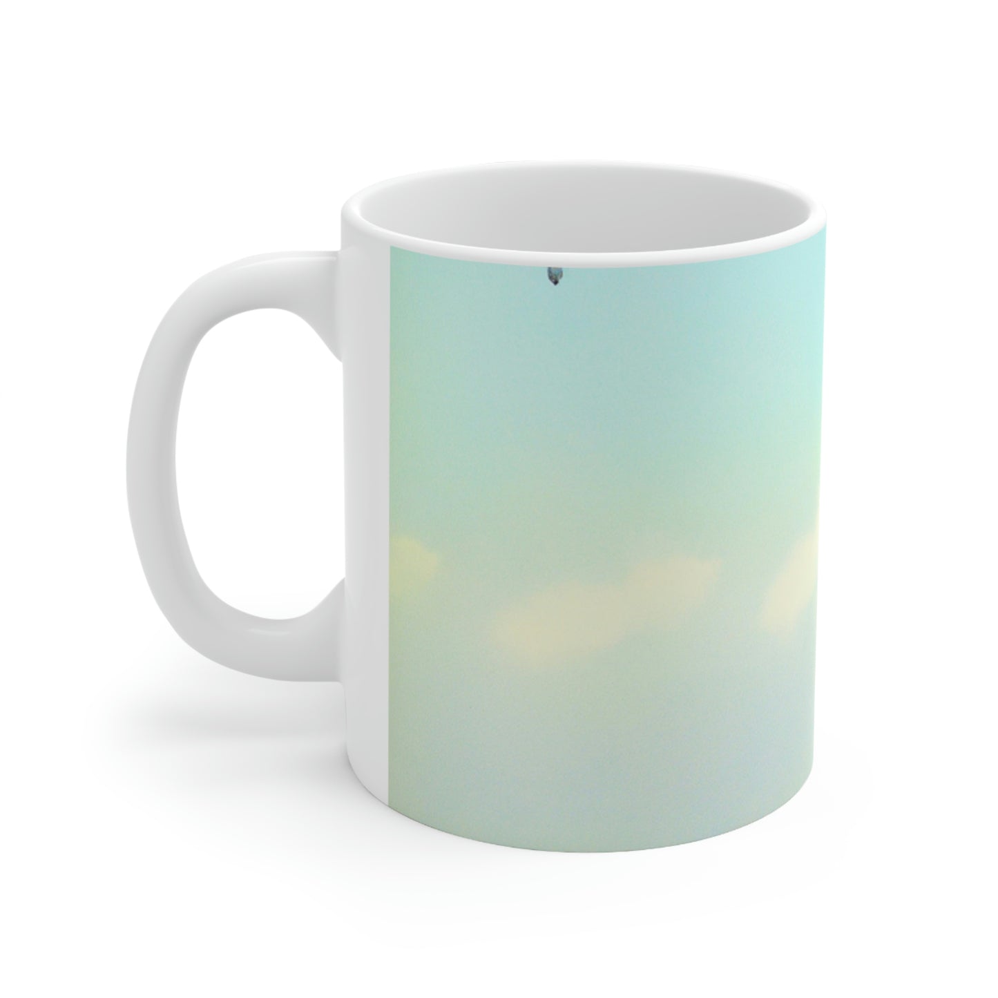 "Encontrando la quietud en el cielo" - Taza de cerámica The Alien 11 oz