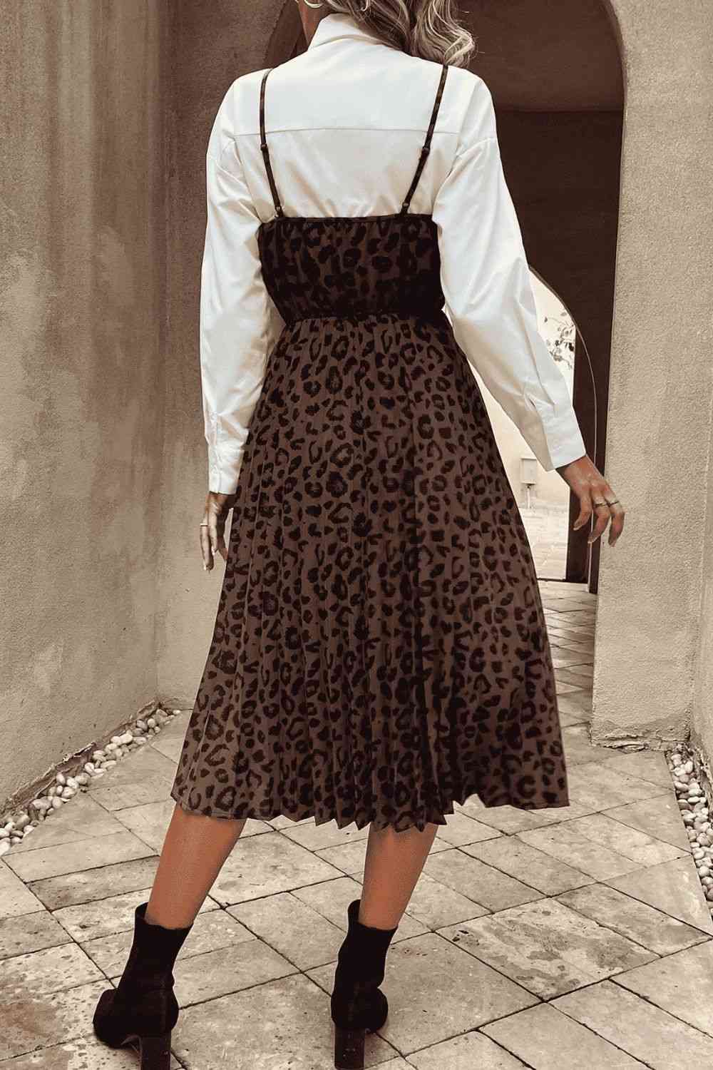 Vestido midi con tirantes finos y cuello recto con estampado de leopardo