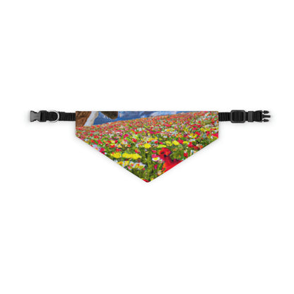 "Eine glückselige Tour durch Blumenpracht" - Das Alien Pet Bandana Halsband