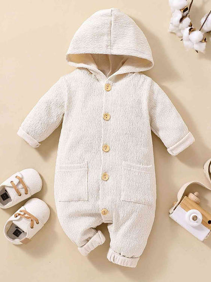 Strukturierter Baby-Jumpsuit mit Kapuze und Knopfleiste vorne und Taschen