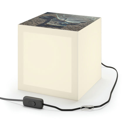 "Glimmer of Broken Glass" - Die Alien Light Cube Lampe