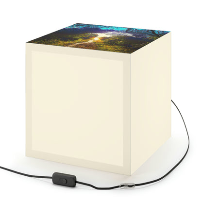 "Ein Lichtstrahl auf einem vergessenen Pfad" - Die Alien Light Cube Lampe