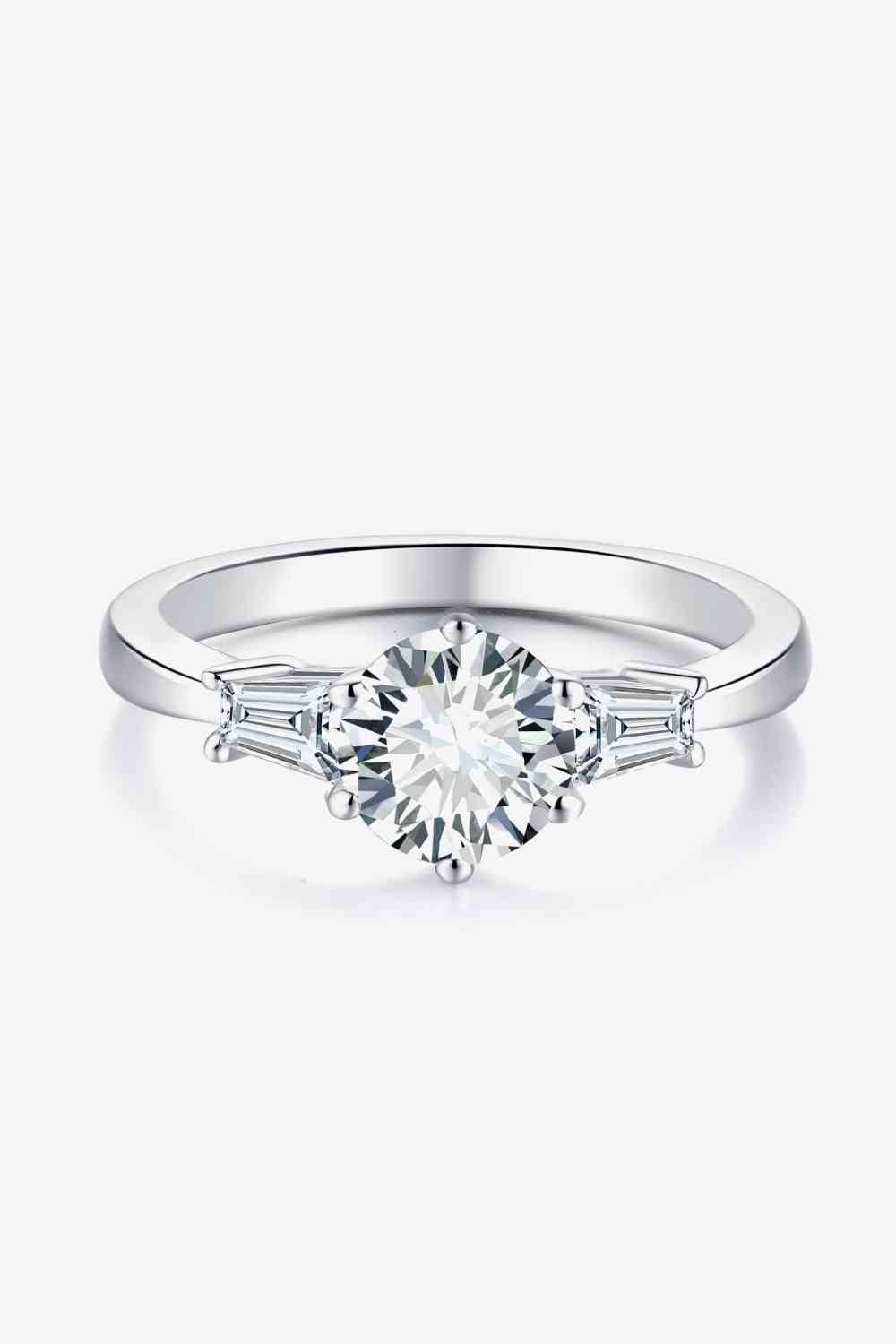 Loyal Love 1 Karat platinierter Moissanit-Ring