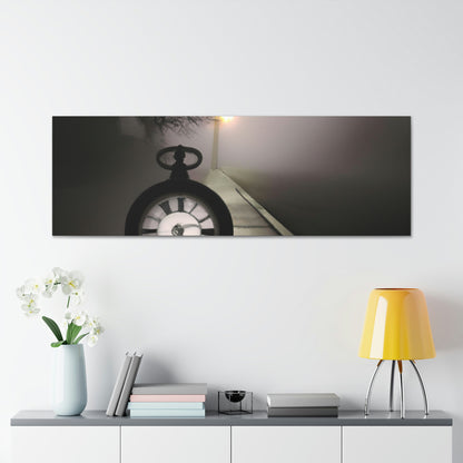 "El reloj solitario en Foggy Lane" - The Alien Canva