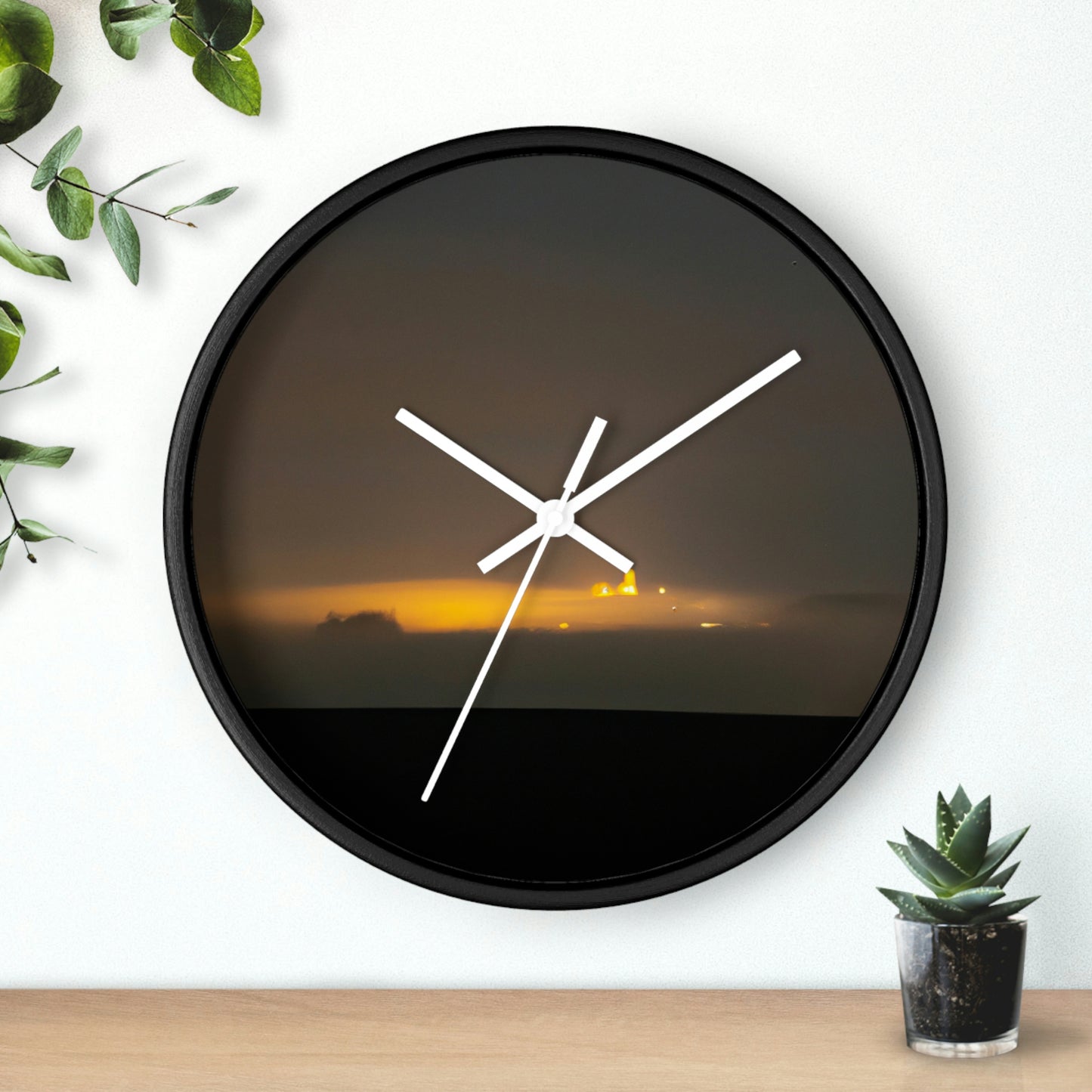 "Iluminación distante" - El reloj de pared alienígena