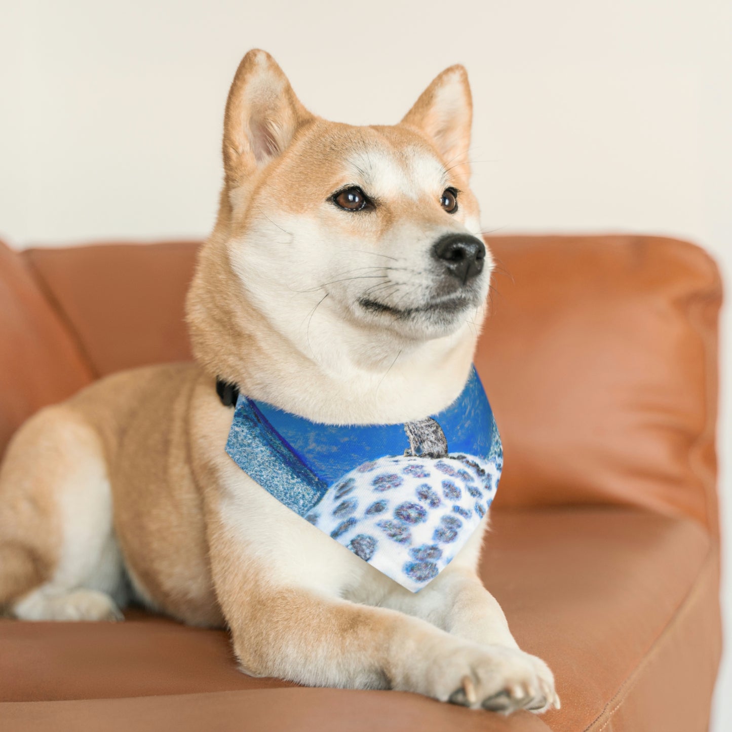 "Perca solitaria del leopardo de las nieves" - El collar de bandana para mascotas alienígenas