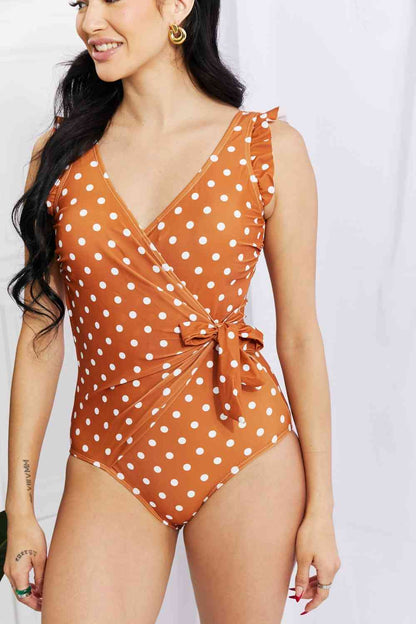 Marina West Swim Traje de baño de una sola pieza con volantes y flotador de tamaño completo en color terracota