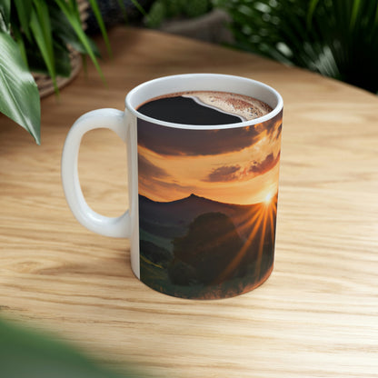 "Tarde encantada en un castillo abandonado" - The Alien Taza de cerámica 11 oz