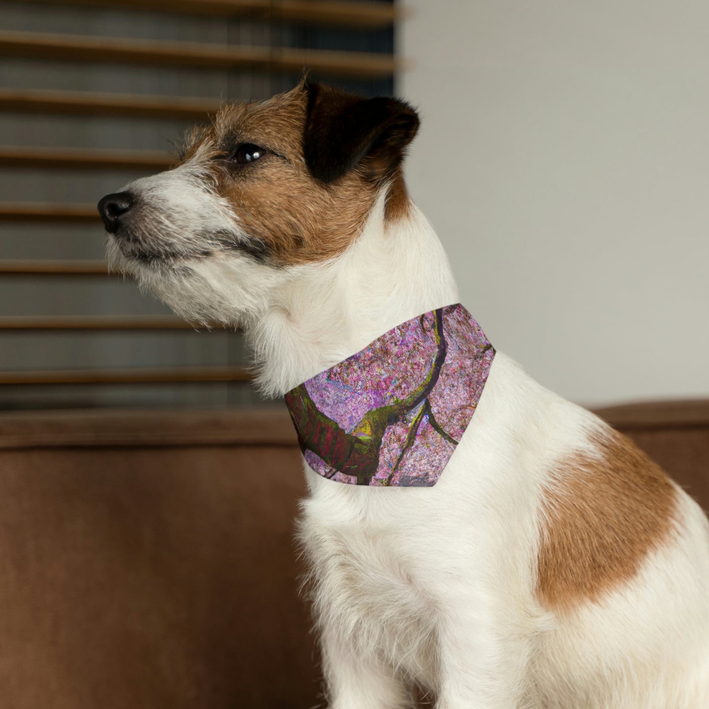 "Ein Moment der Ruhe unter den Kirschblüten" - Das Alien Pet Bandana Halsband