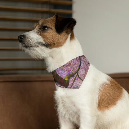 "Ein Moment der Ruhe unter den Kirschblüten" - Das Alien Pet Bandana Halsband