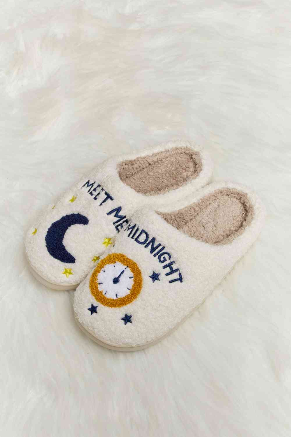 Pantuflas tipo chanclas de felpa con estampado Melody