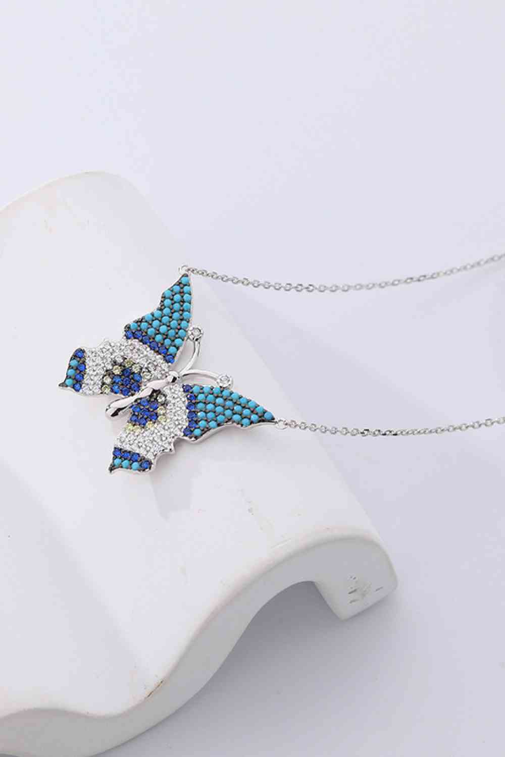 Zirkon-Halskette mit Schmetterlingsanhänger