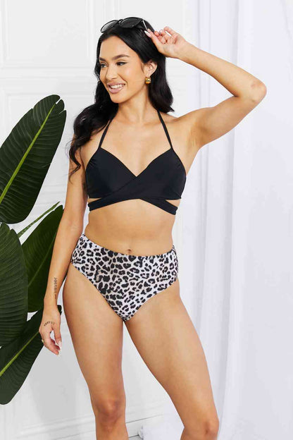 Conjunto de bikini con cuello halter en negro Summer Splash de Marina West Swim