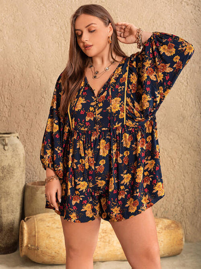 Plus-Size-Strampler mit Blumenmuster und Ballonärmeln und Bindekragen