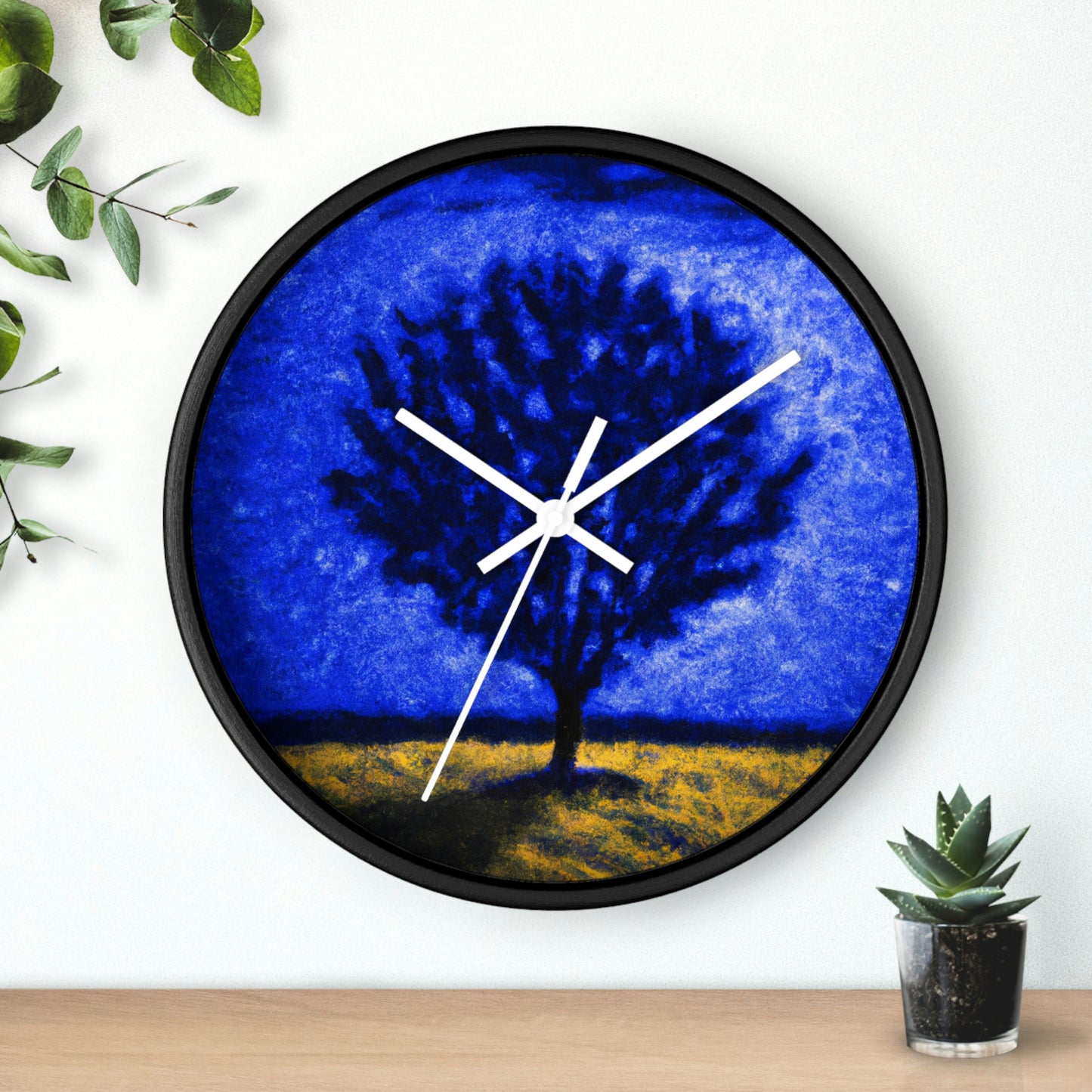 "Un árbol azul solitario en el campo de luz de la luna" - El reloj de pared alienígena