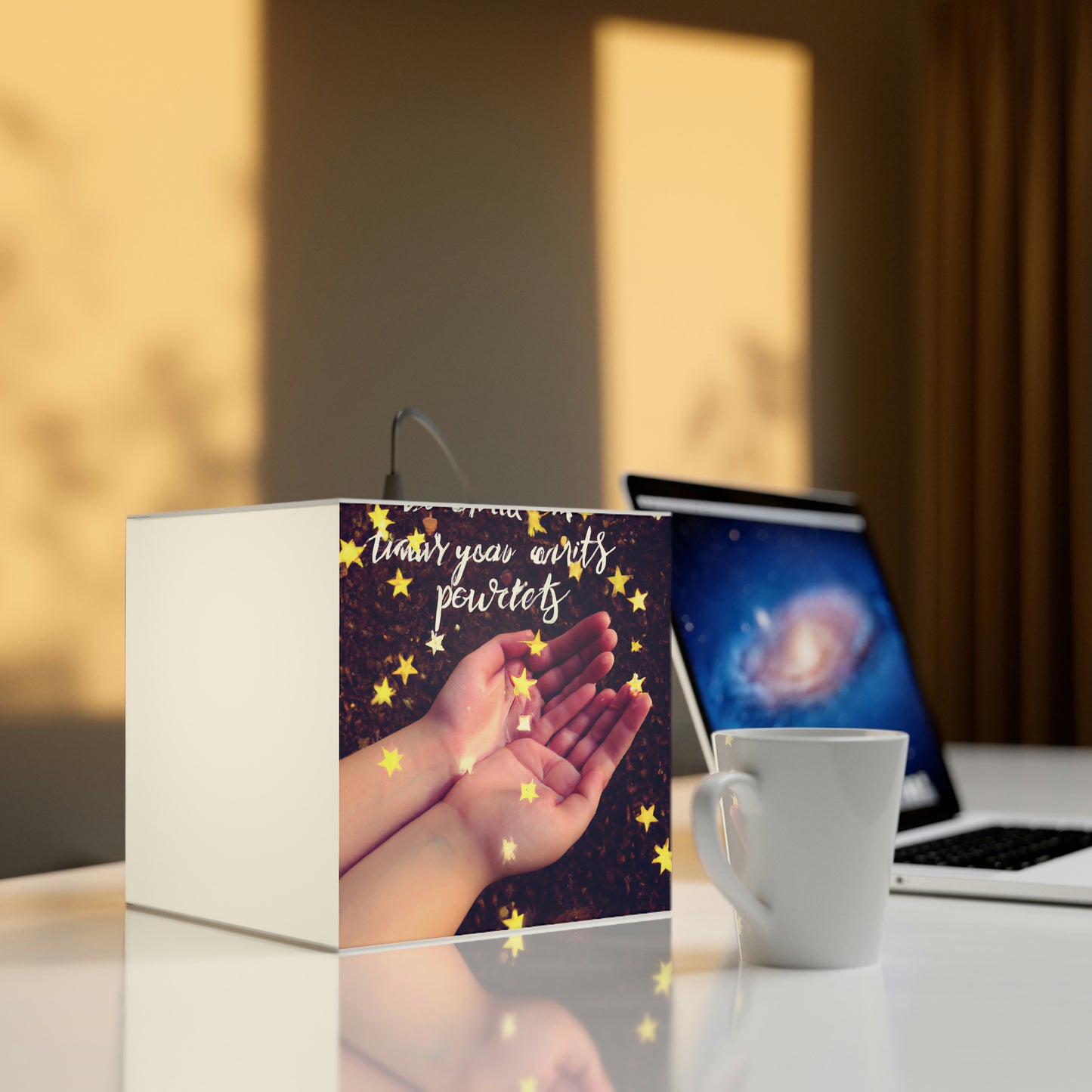 "A Starry Wish in My Pocket" - Die Alien Light Cube Lampe