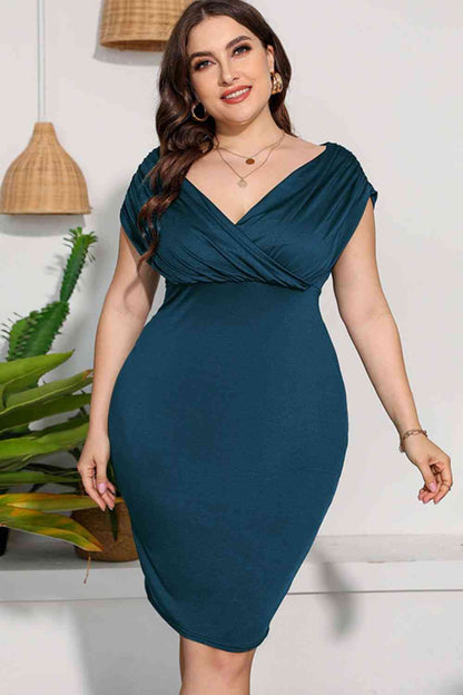 Vestido con cuello en V fruncido de talla grande