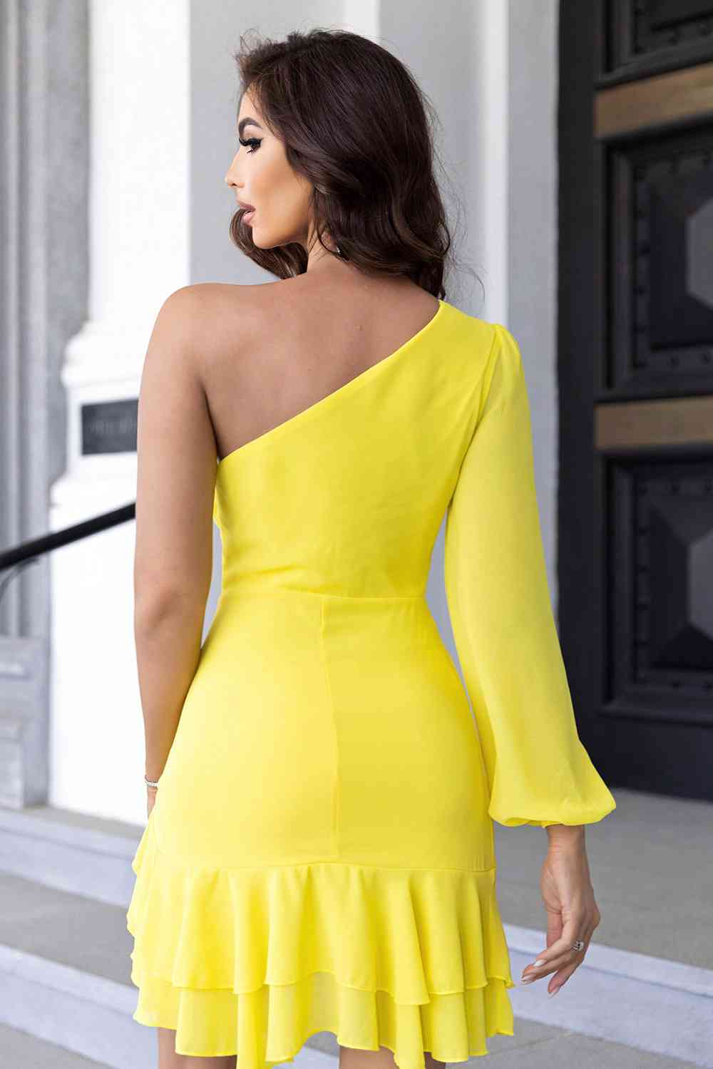 One-Shoulder-Schnürkleid mit Cut-out