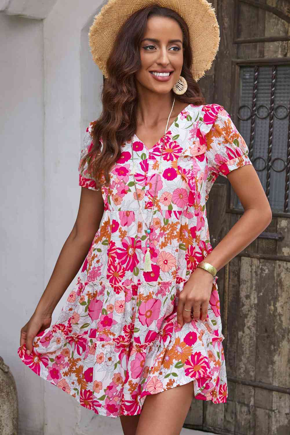 Vestido floral de manga corta con cuello en V